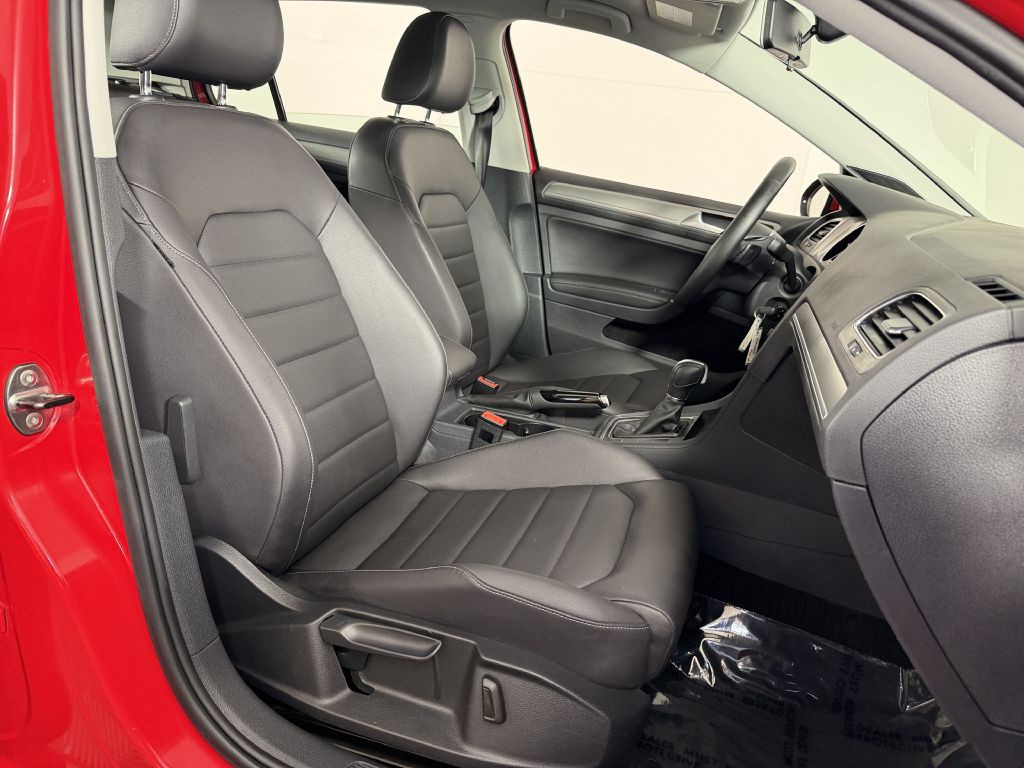 2015 Volkswagen Golf Image 18