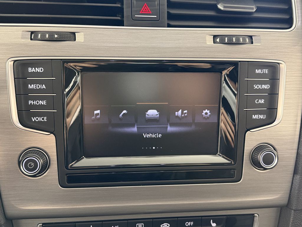 2015 Volkswagen Golf Image 28