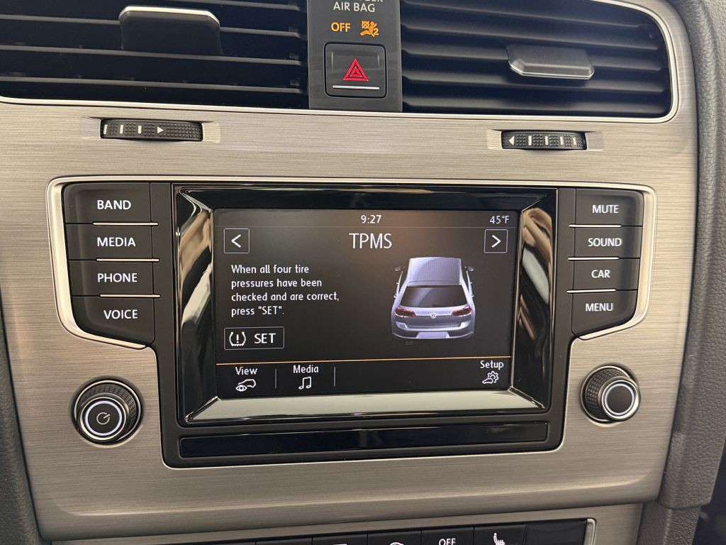 2015 Volkswagen Golf Image 29