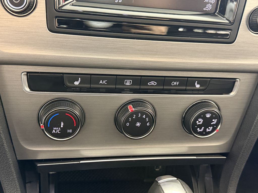 2015 Volkswagen Golf Image 30