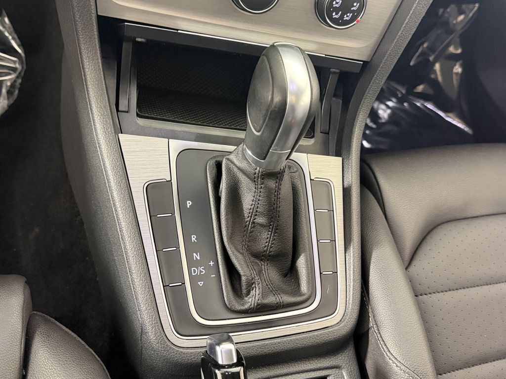 2015 Volkswagen Golf Image 31