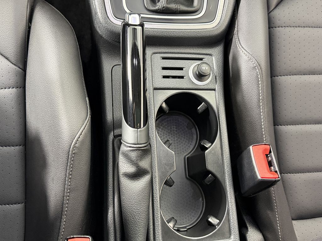 2015 Volkswagen Golf Image 32