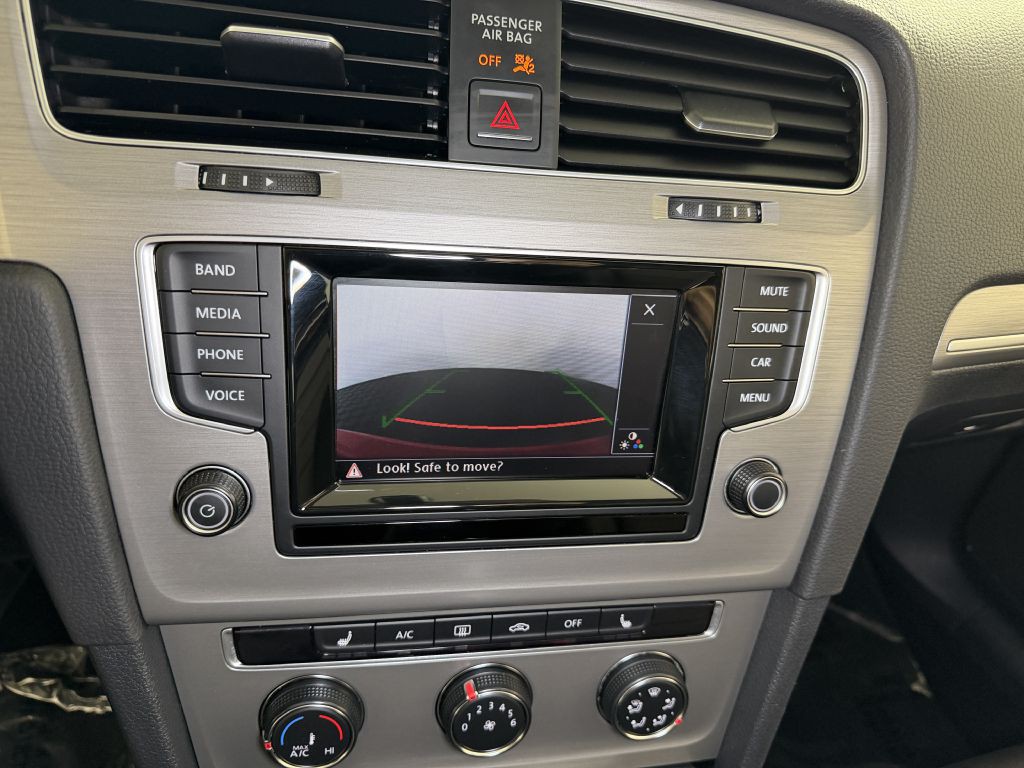 2015 Volkswagen Golf Image 35