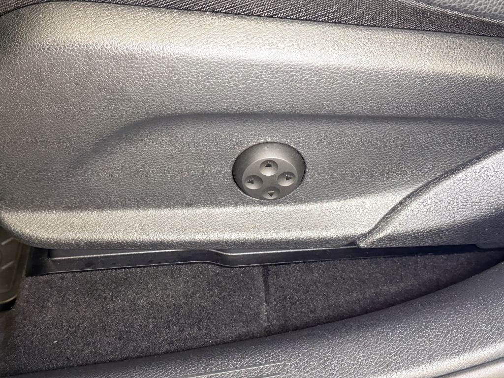 2018 Mercedes-Benz GLC-Class Image 23