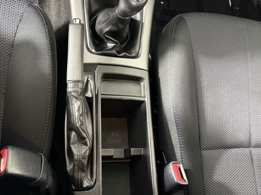 2013 Subaru Forester Image 16