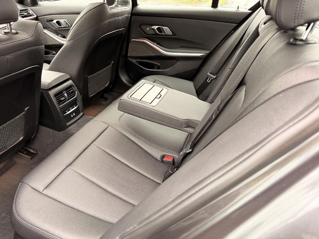 2021 BMW 3 Series Image 27