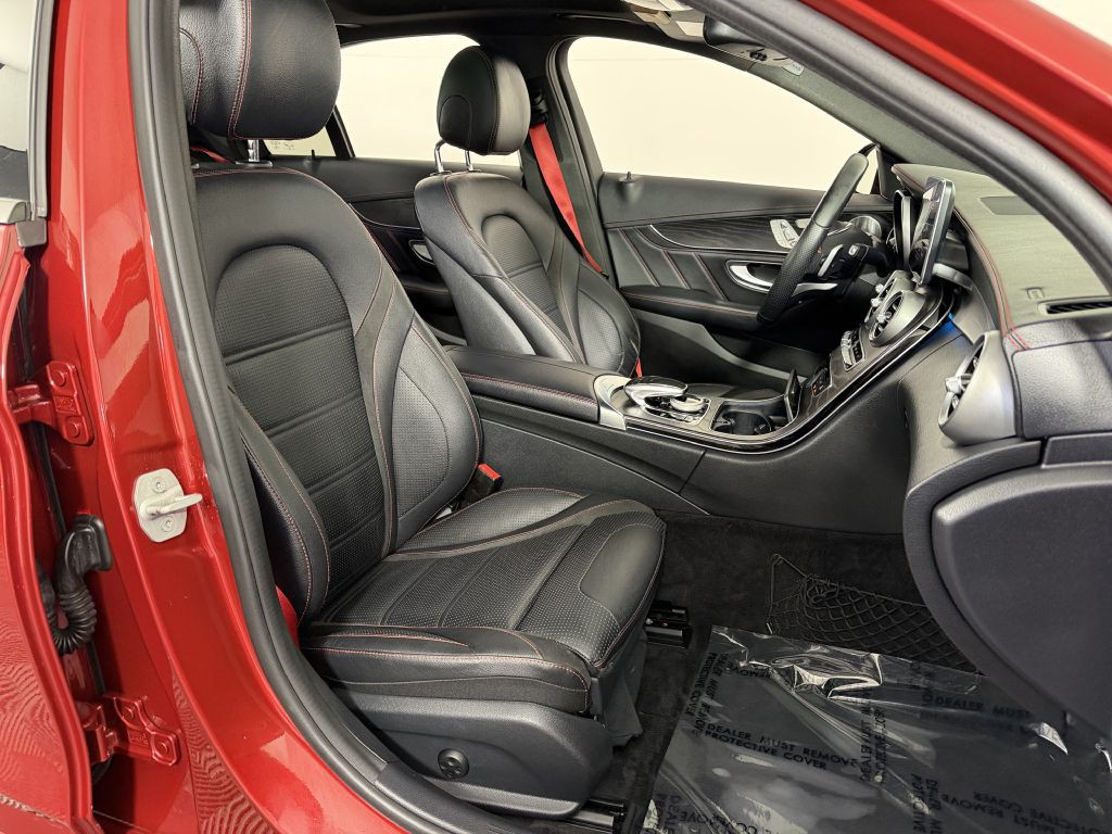 2016 Mercedes-Benz C-Class Image 24