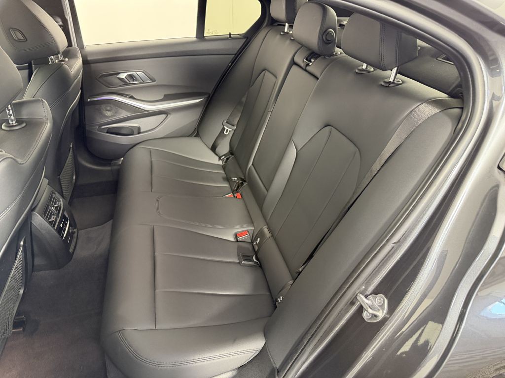 2019 BMW 3 Series Image 21