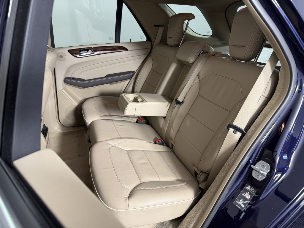 2012 Mercedes-Benz M-Class Image 16