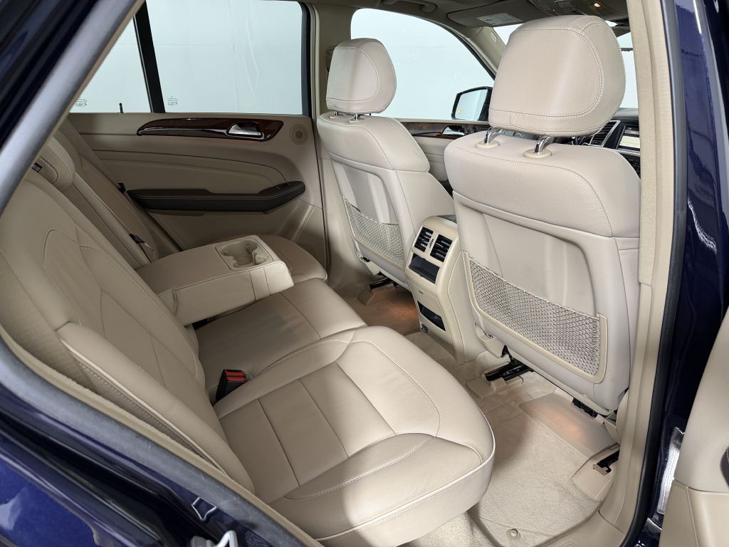 2012 Mercedes-Benz M-Class Image 17