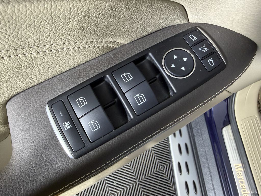 2012 Mercedes-Benz M-Class Image 22