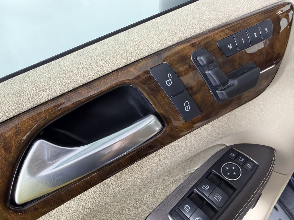 2012 Mercedes-Benz M-Class Image 23