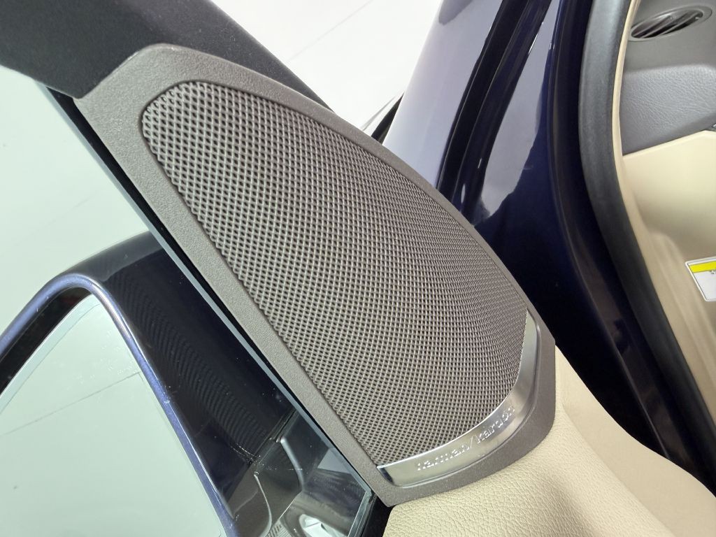 2012 Mercedes-Benz M-Class Image 24