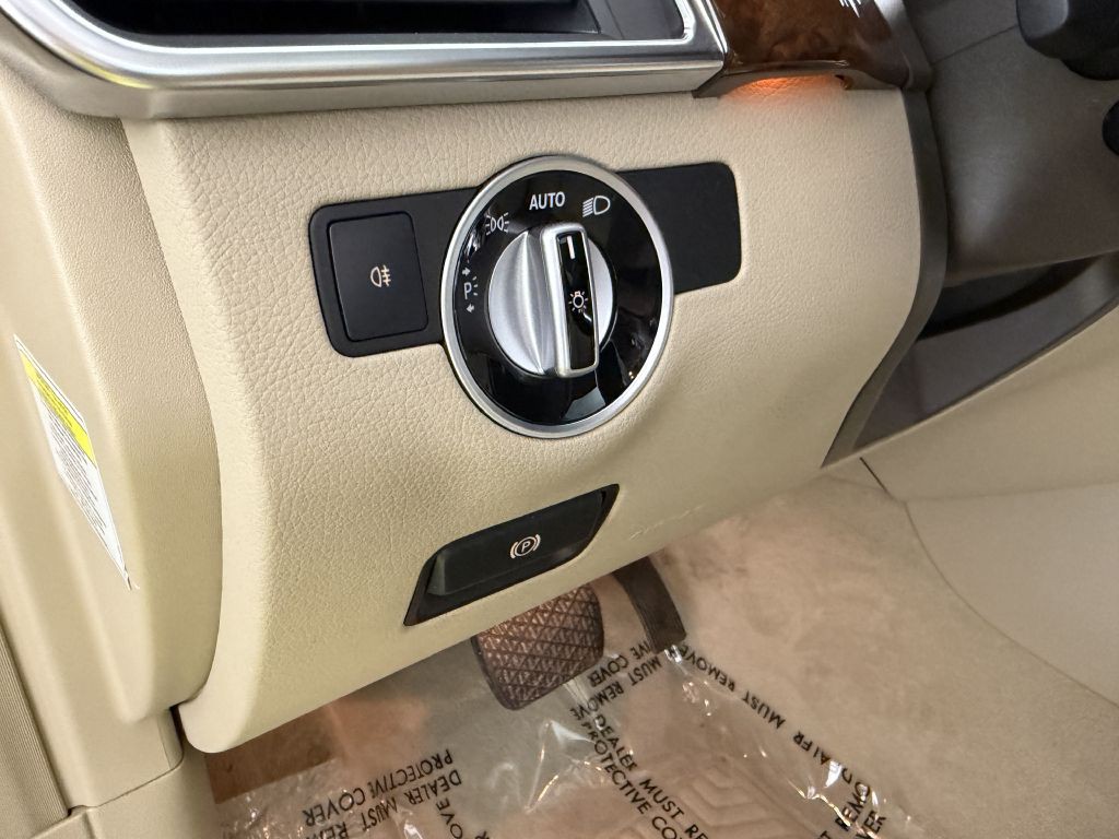 2012 Mercedes-Benz M-Class Image 34