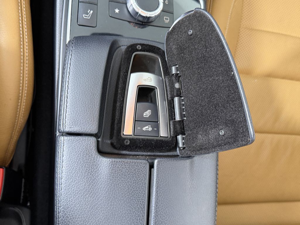 2017 Mercedes-Benz E-Class Image 34