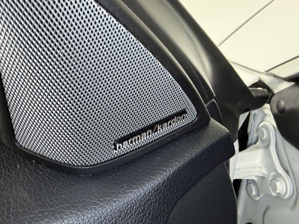 2017 Mercedes-Benz E-Class Image 38