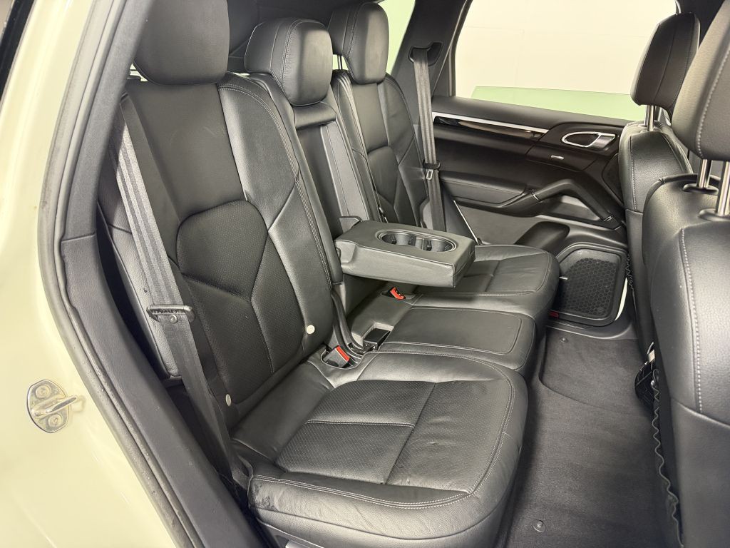 2011 Porsche Cayenne Image 16