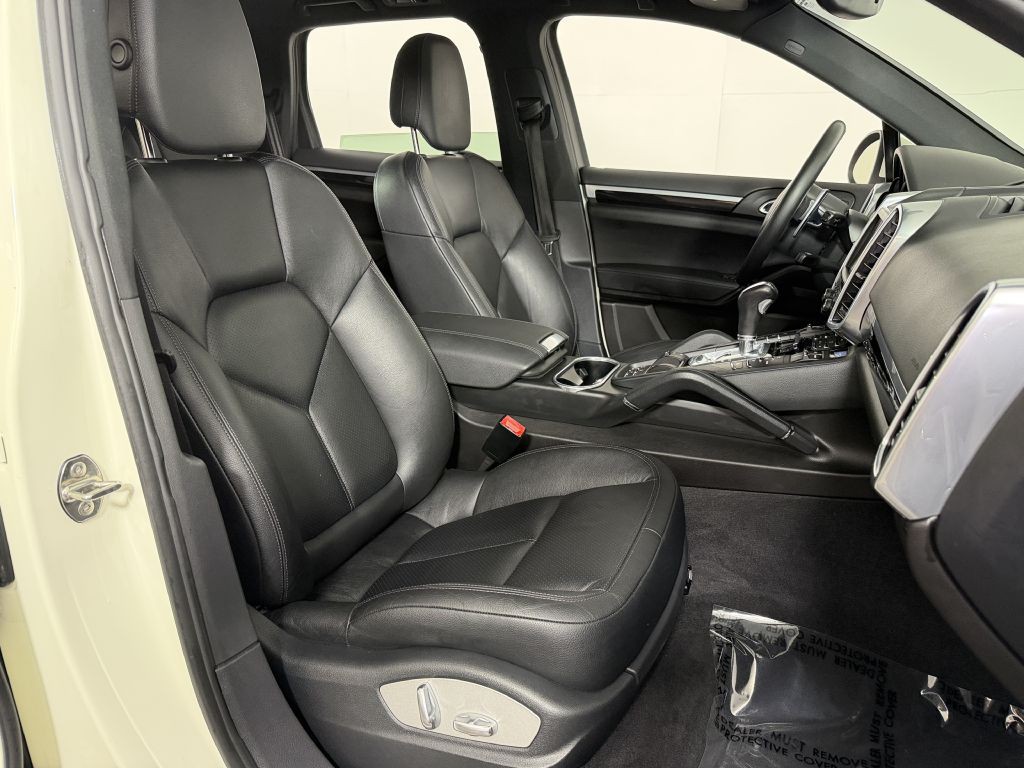 2011 Porsche Cayenne Image 17