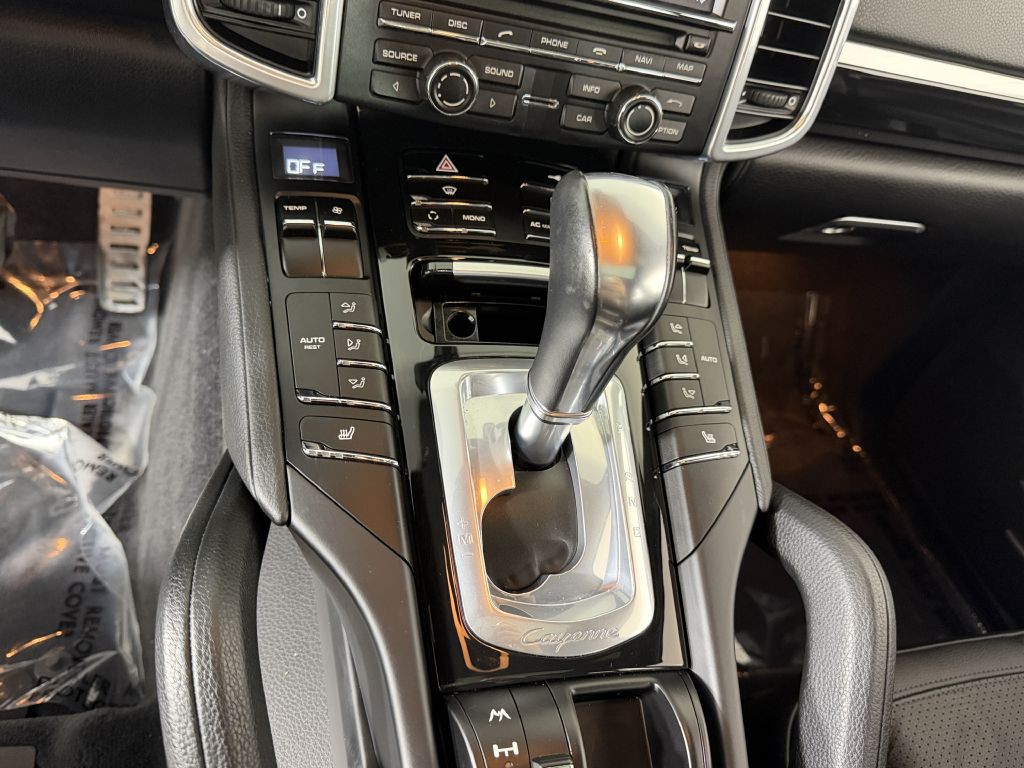 2011 Porsche Cayenne Image 25