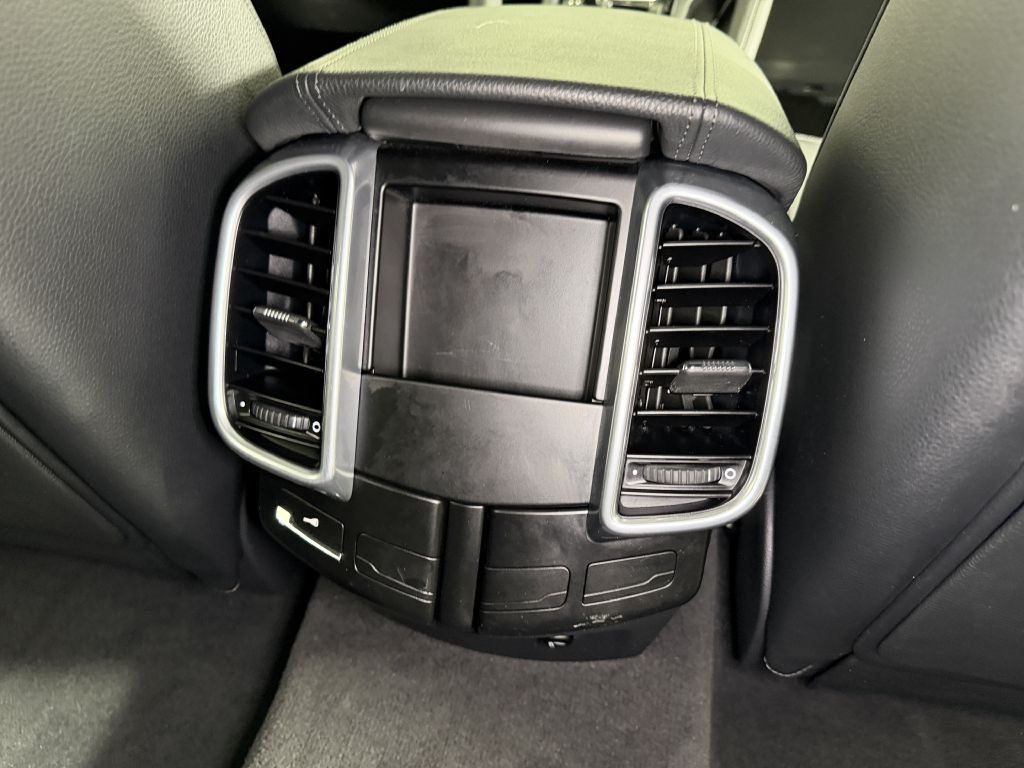 2011 Porsche Cayenne Image 29