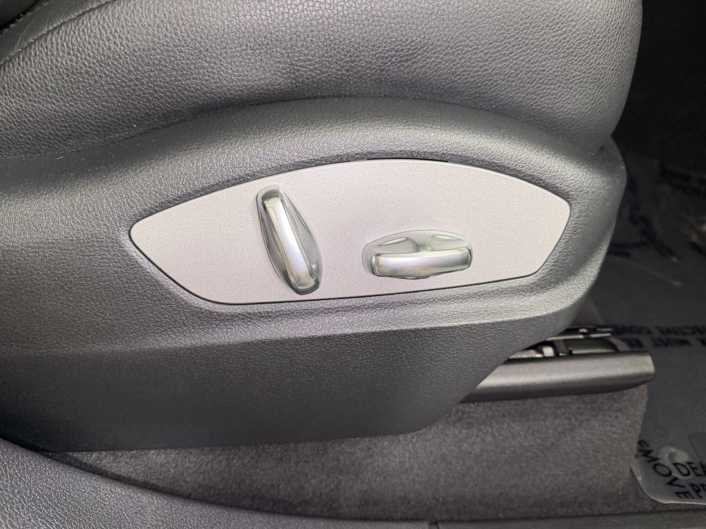 2011 Porsche Cayenne Image 30