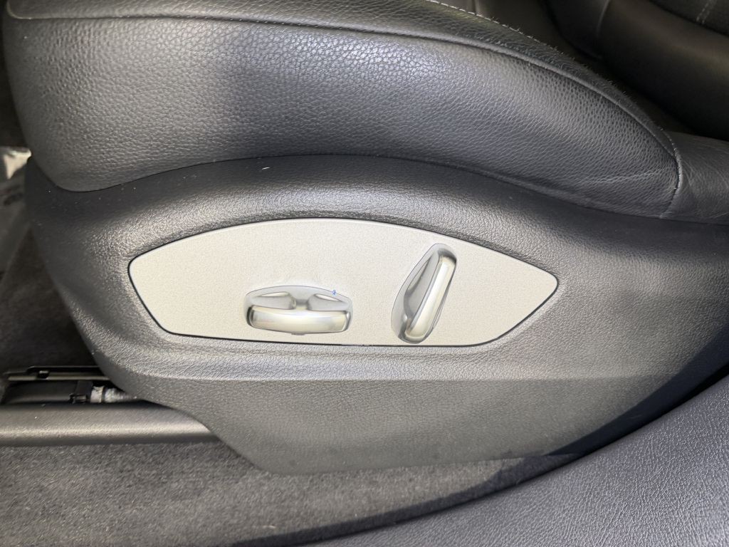 2011 Porsche Cayenne Image 32