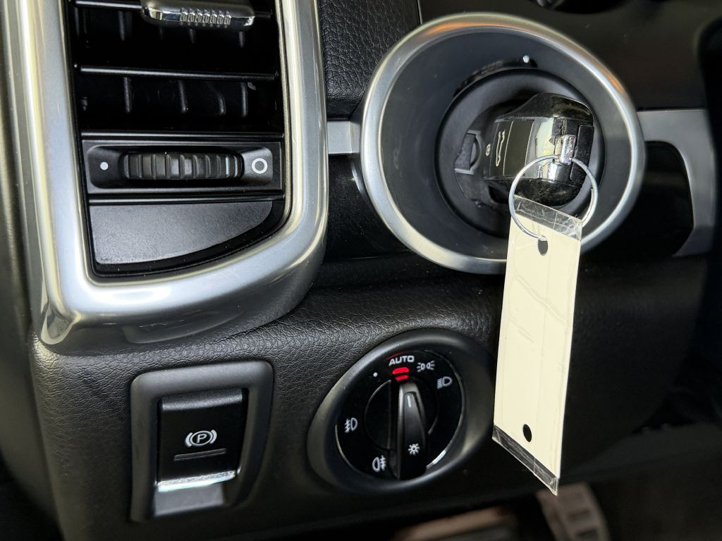 2011 Porsche Cayenne Image 33