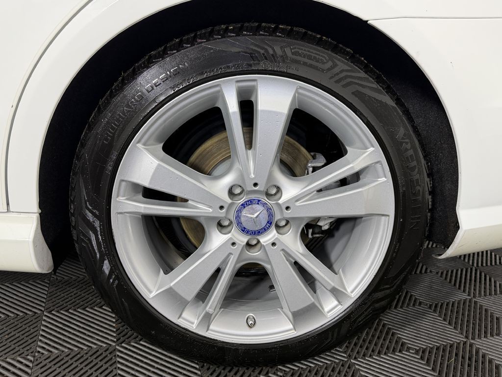 2013 Mercedes-Benz E-Class Image 35