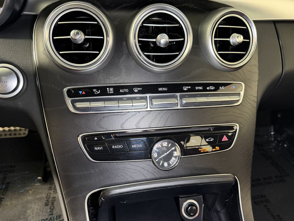 2015 Mercedes-Benz C-Class Image 24