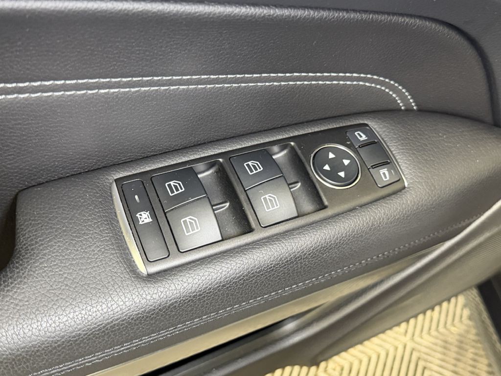 2014 Mercedes-Benz E-Class Image 32