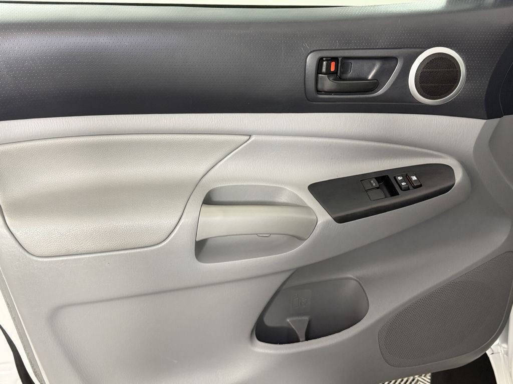 2013 Toyota Tacoma Image 21