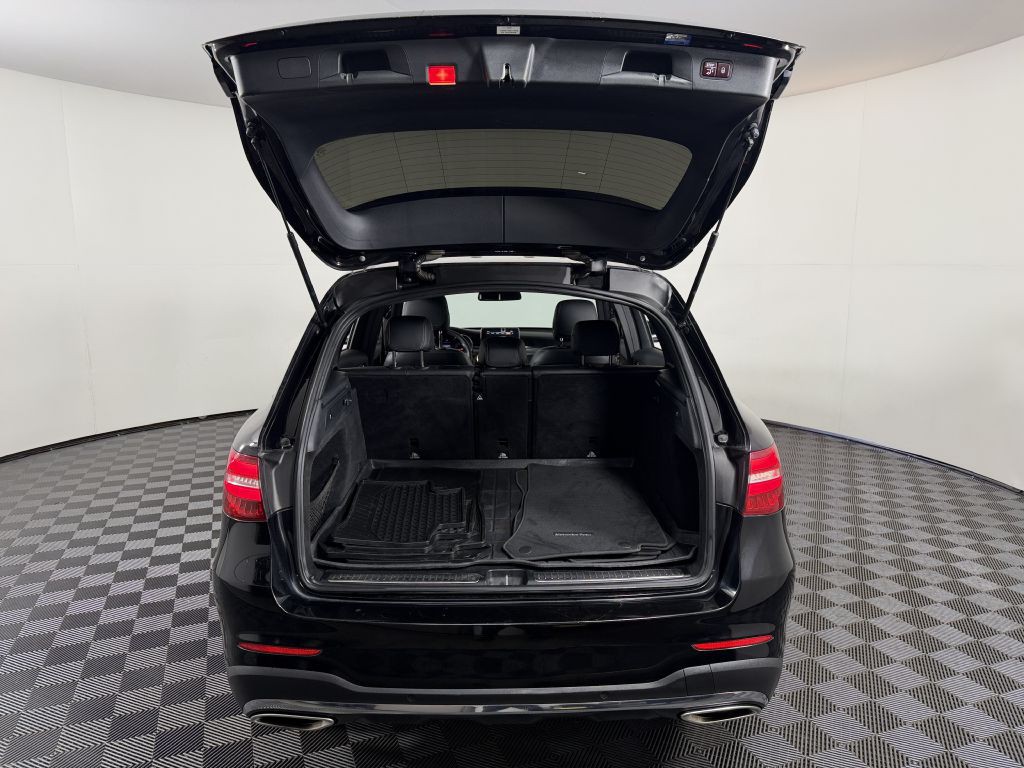 2017 Mercedes-Benz GLC-Class Image 10