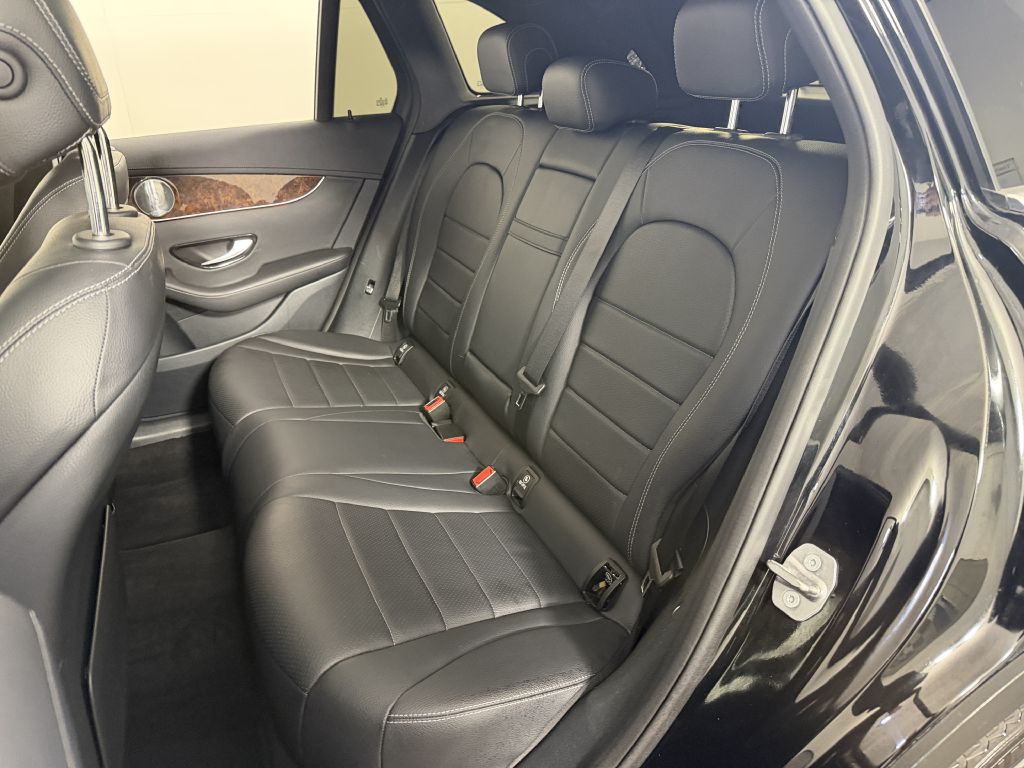 2017 Mercedes-Benz GLC-Class Image 12