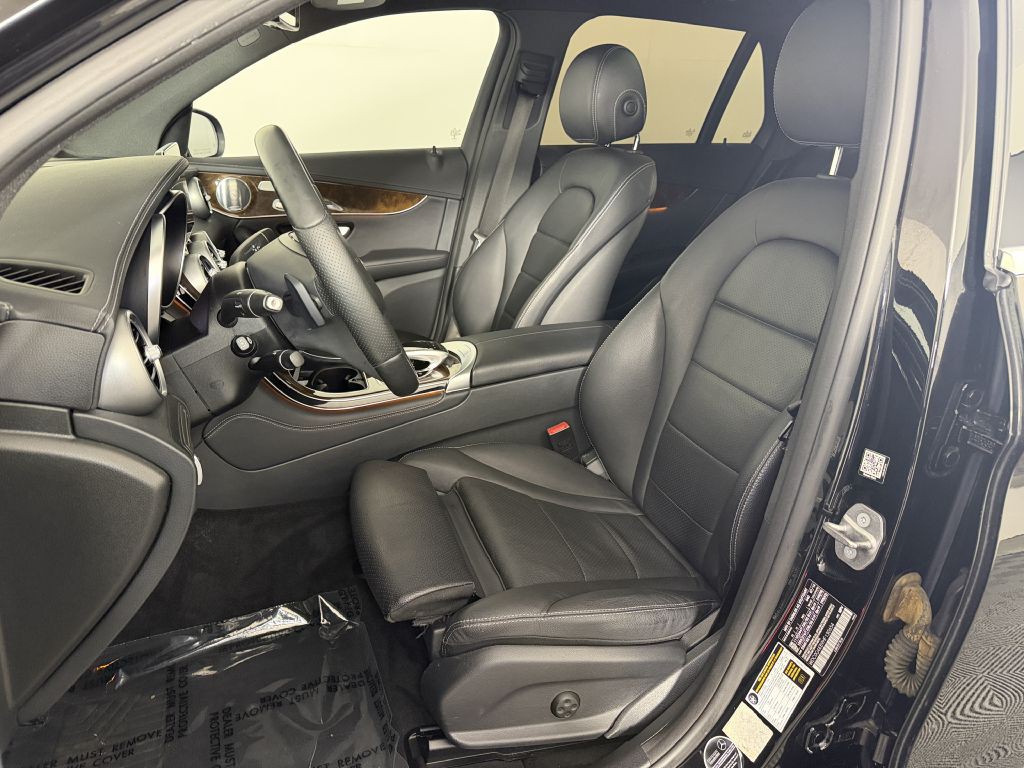 2017 Mercedes-Benz GLC-Class Image 13