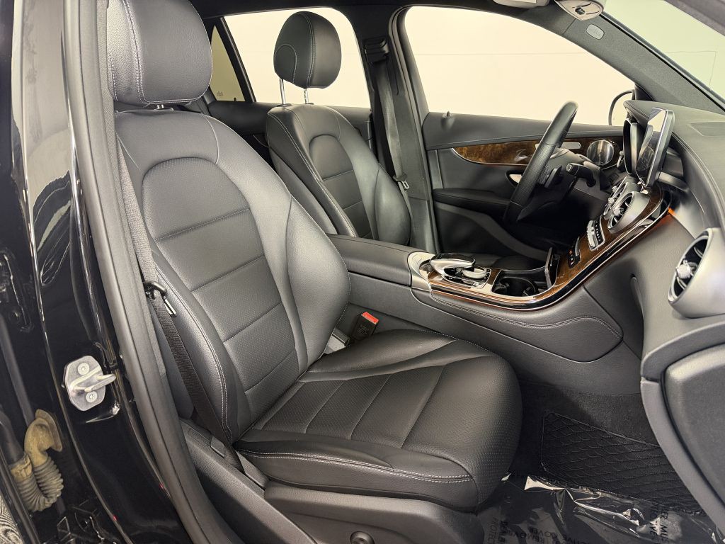 2017 Mercedes-Benz GLC-Class Image 17