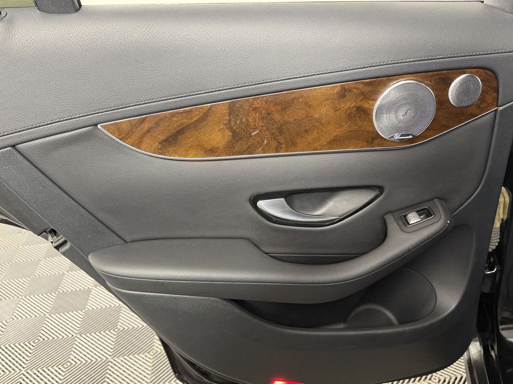 2017 Mercedes-Benz GLC-Class Image 21