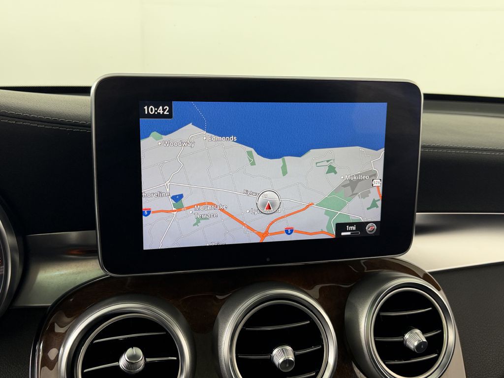 2017 Mercedes-Benz GLC-Class Image 32