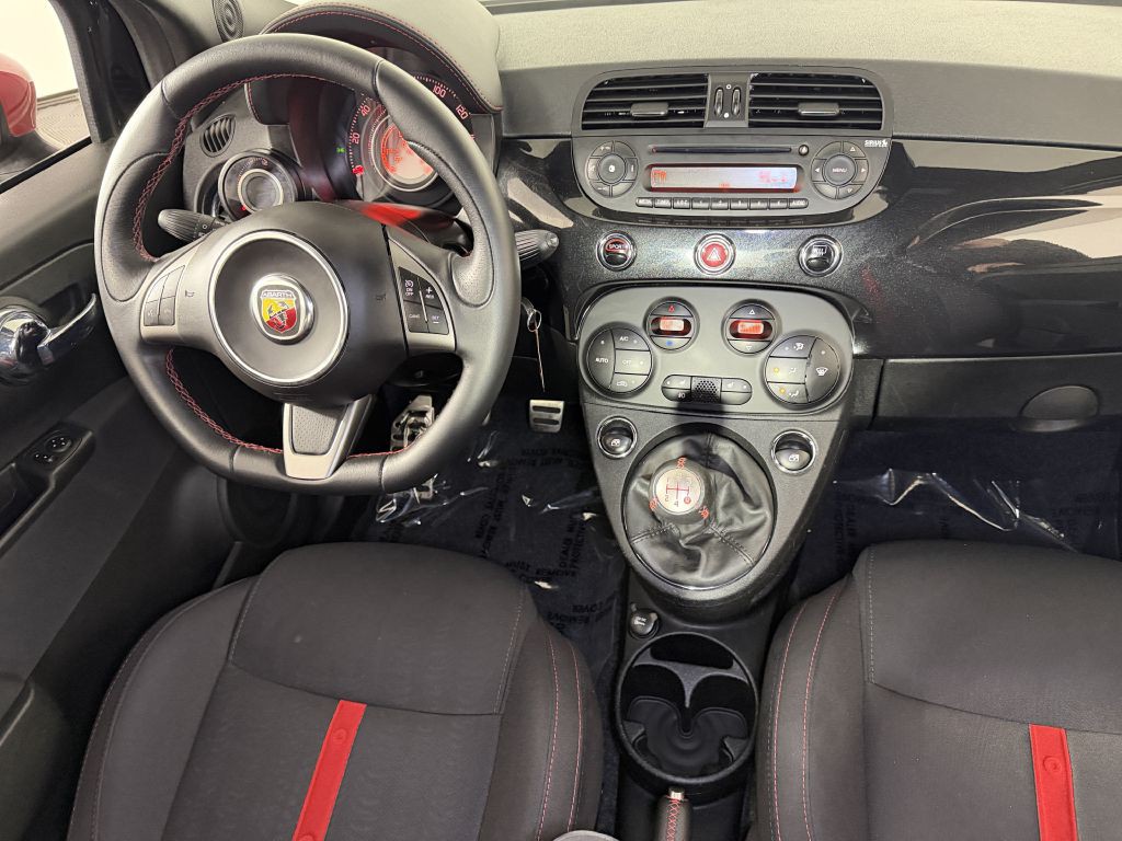 2013 FIAT 500 Image 10