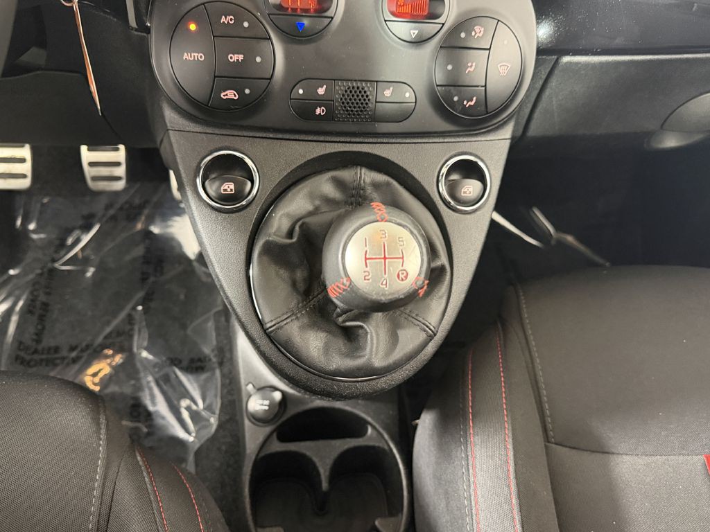 2013 FIAT 500 Image 24