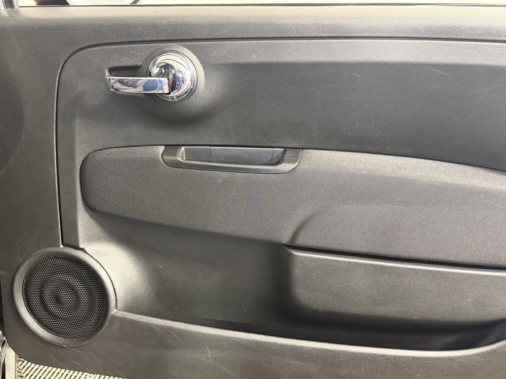 2013 FIAT 500 Image 30