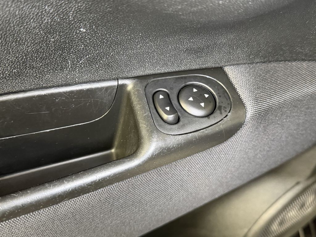 2013 FIAT 500 Image 34