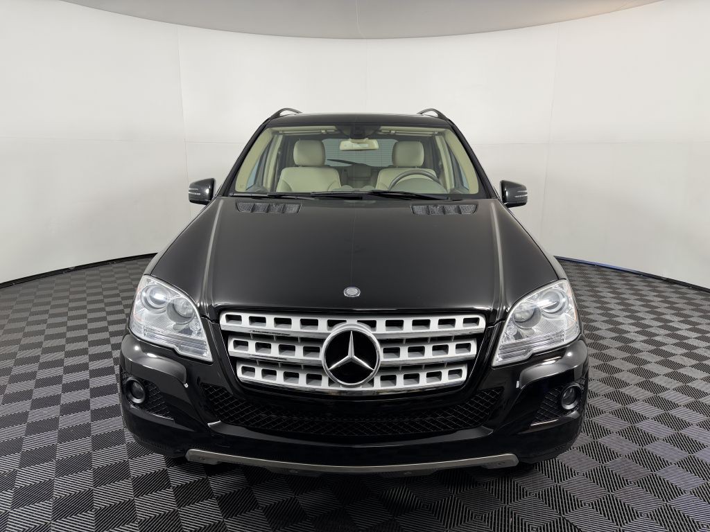 2011 Mercedes-Benz M-Class Image 2