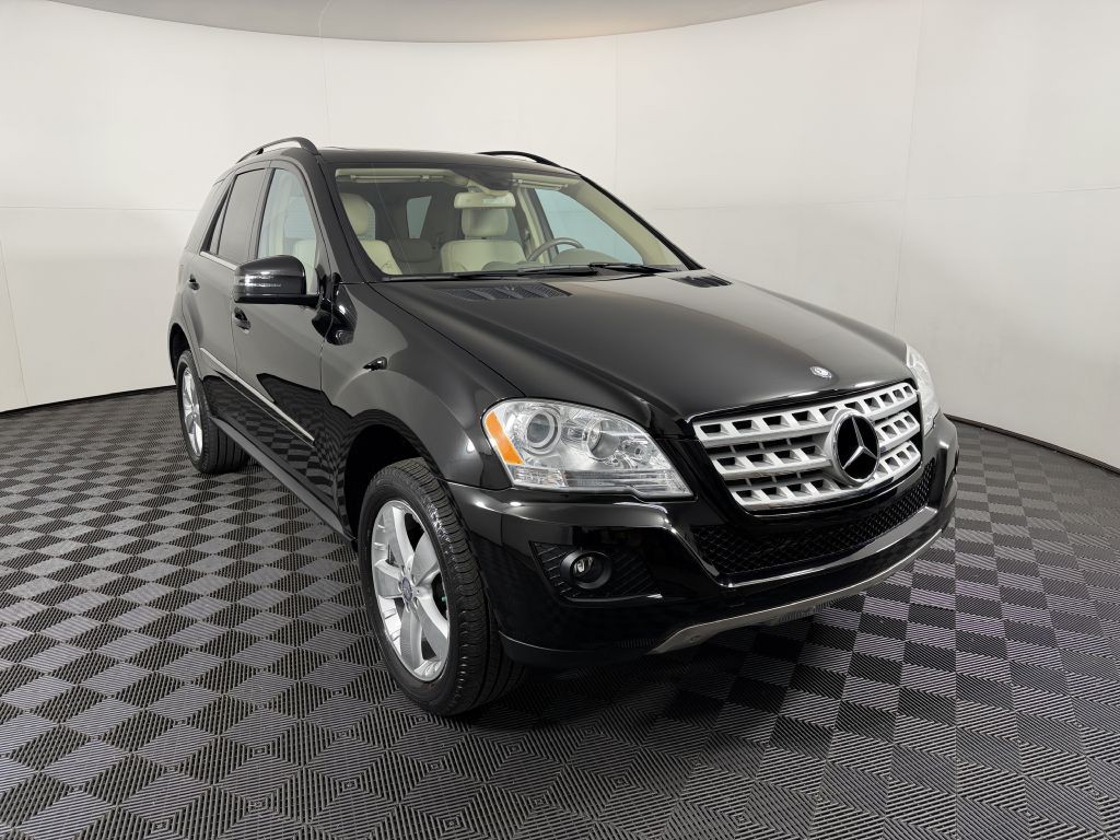 2011 Mercedes-Benz M-Class Image 3
