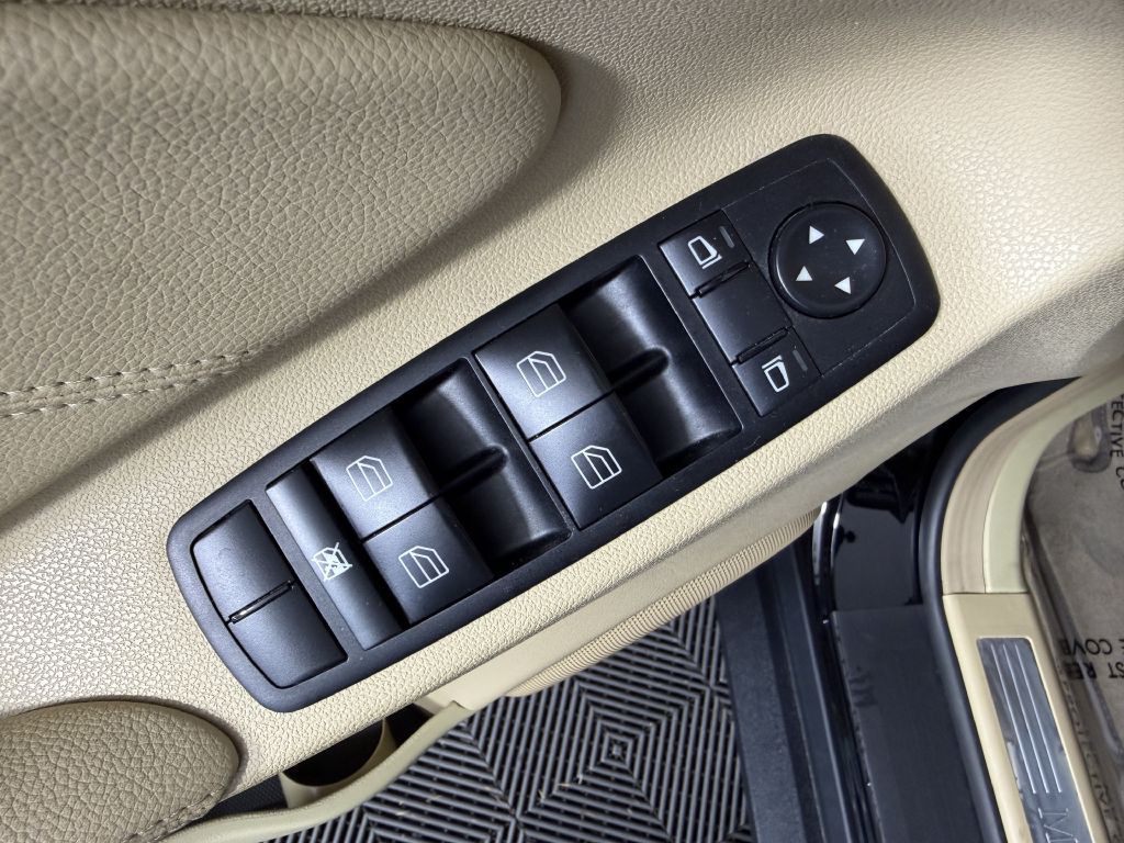 2011 Mercedes-Benz M-Class Image 28