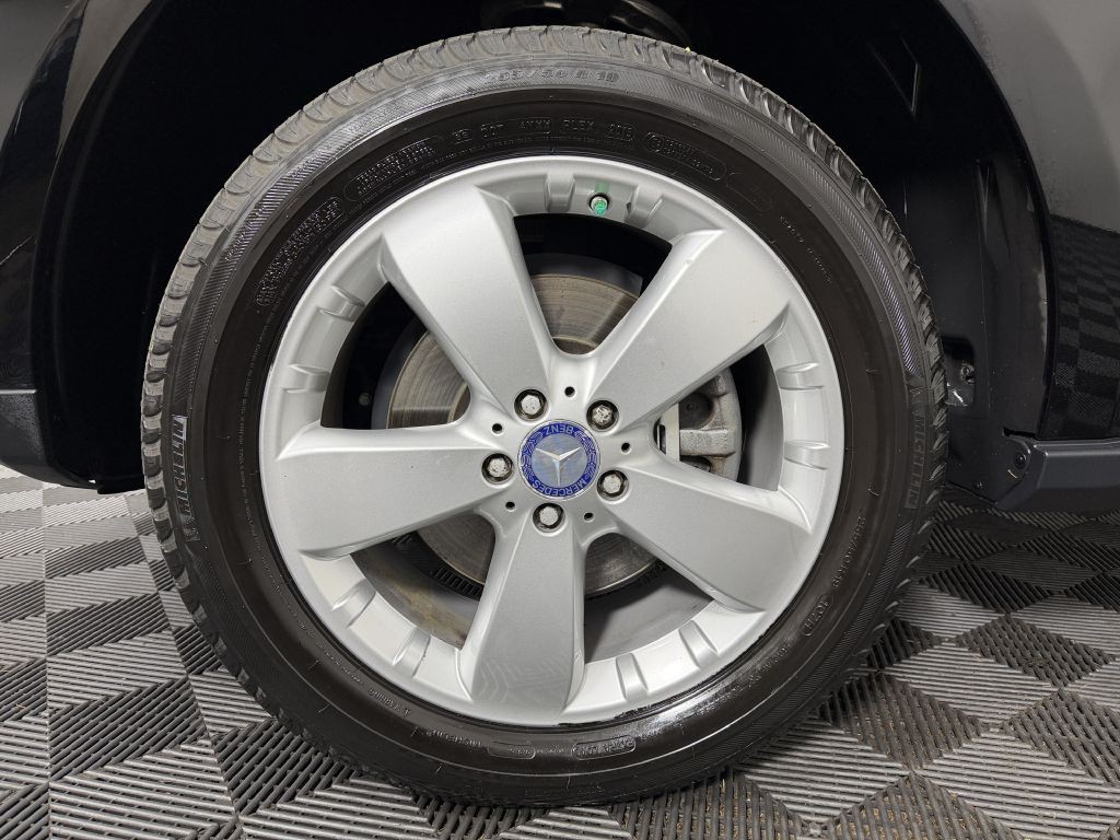 2011 Mercedes-Benz M-Class Image 31