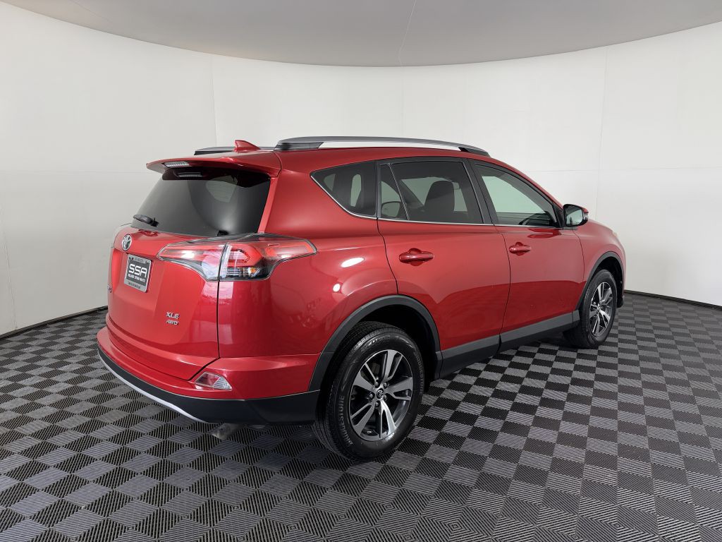 2017 Toyota Rav4 Image 6