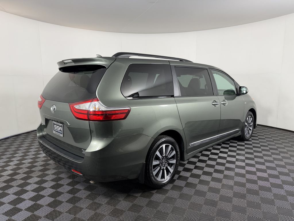 2018 Toyota Sienna Image 6