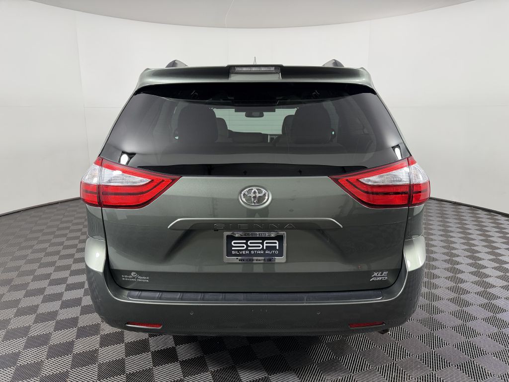 2018 Toyota Sienna Image 9