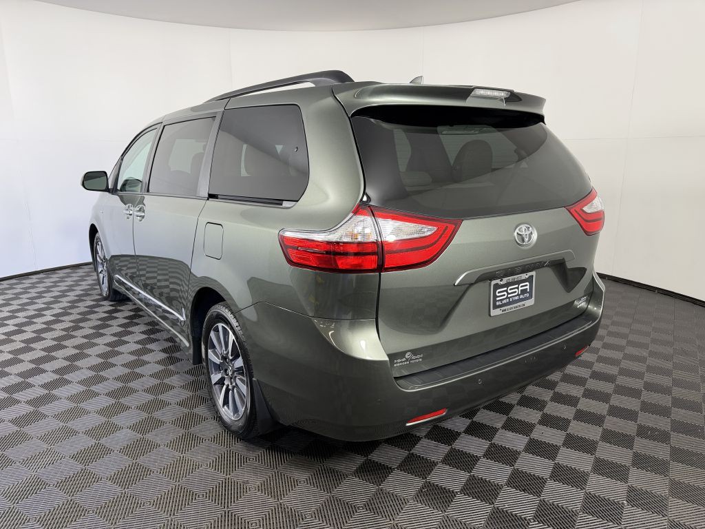 2018 Toyota Sienna Image 10