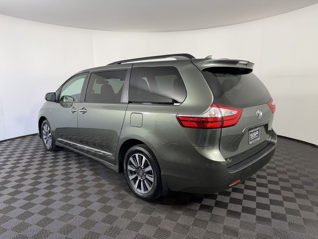 2018 Toyota Sienna Image 11